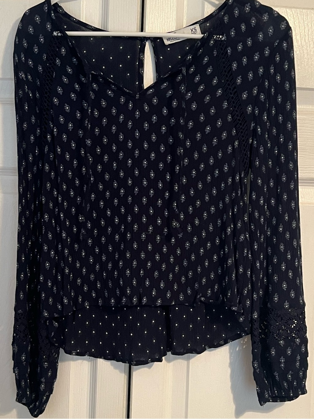 Hollister Floral Lace Tie Up Blouse Size Xs
